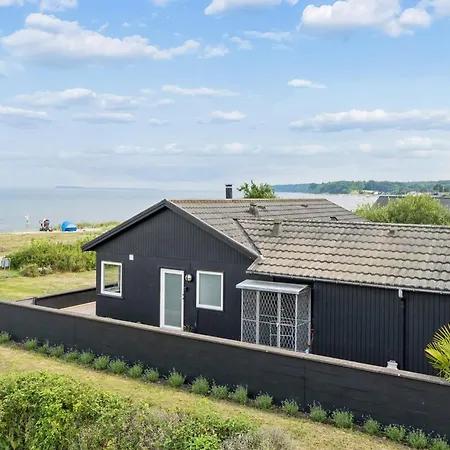 Renoviertes Strandhaus In Einzigartiger Lage * Abjerg