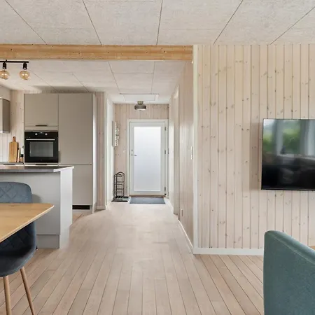 Renoviertes Strandhaus In Einzigartiger Lage Abjerg