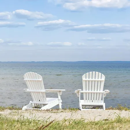 Renoviertes Strandhaus In Einzigartiger Lage Abjerg