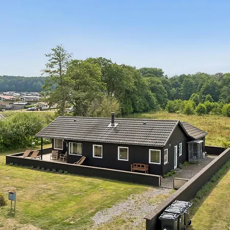 Ferienhaus Renoviertes Strandhaus In Einzigartiger Lage *