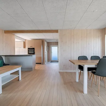 Renoviertes Strandhaus In Einzigartiger Lage Abjerg