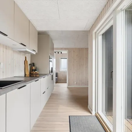 Renoviertes Strandhaus In Einzigartiger Lage Abjerg