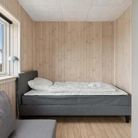 Ferienhaus Renoviertes Strandhaus In Einzigartiger Lage *